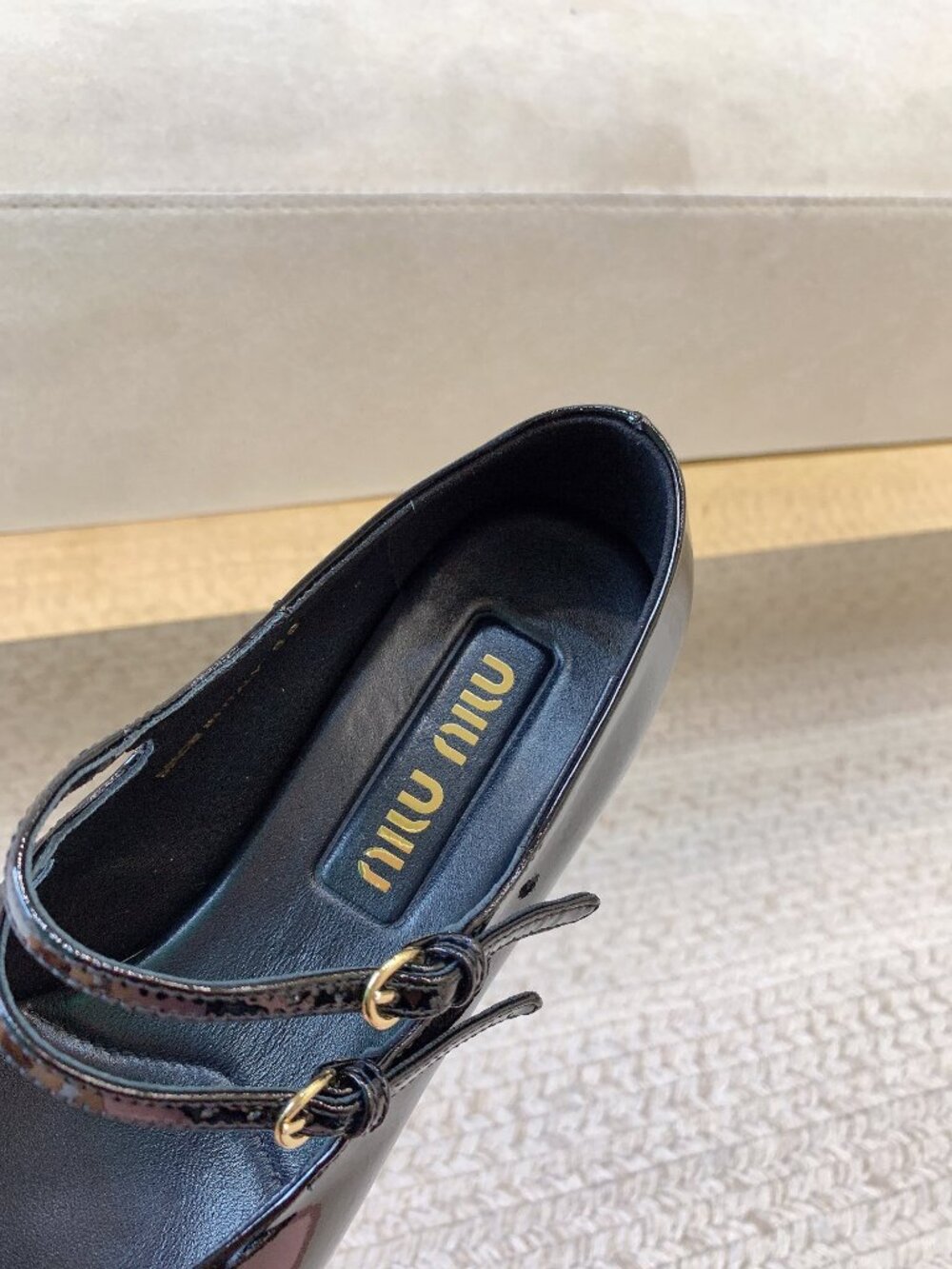 Miu Miu Double-Strap Patent Leather Pointed-Toe Low-Heeled Mary Jane Shoes - Picture 3 of 7